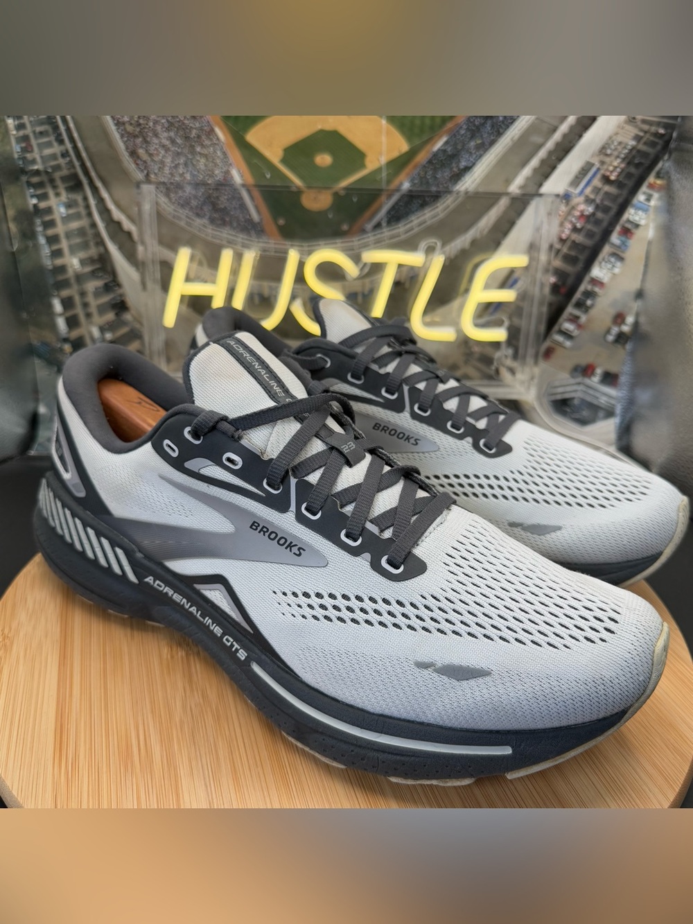 Brooks Adrenaline GTS 23 Oyster Alloy Grey Men’s Size 11.5(D)  Medium